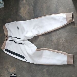 Nike Sportswear Tech Fleece Joggers White & Pants Tan Men’s Size SM FB8002-121